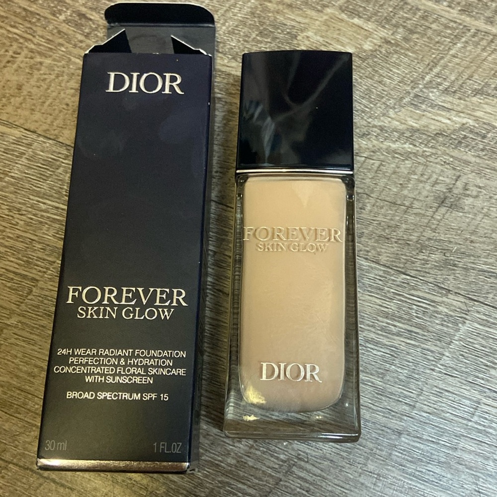 Dior forever skin glow 1.5N neutral / glow new never used. Authentic